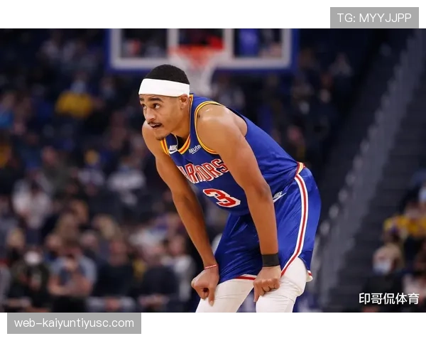 乔丹·汤普森这生活走得还挺奢侈，光鞋子就能撑起一柜子衣橱了吧？