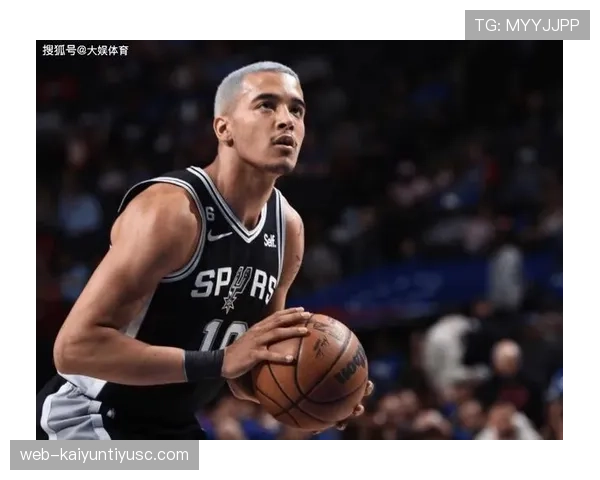 多萨里本赛季助攻持续攀升，稳健表现背后的关键驱动是什么？