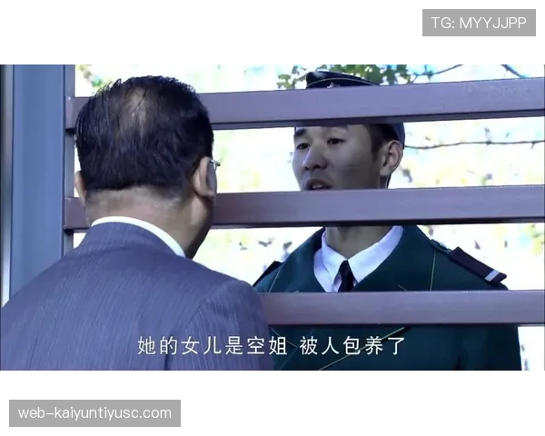 街角看到翁泓阳背的那只包，瞬间怀疑自己工资算零花钱了